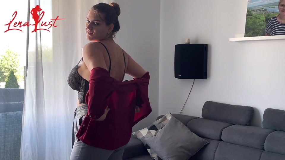 Das erste Stripvideo ist nun online. Hier ziehe ich mich langsam und verführerisch aus und präsentiere dabei meinen erotischen Body. Genießt jede Sekunde und denkt dabei an mich.

Eure Lena_Lust