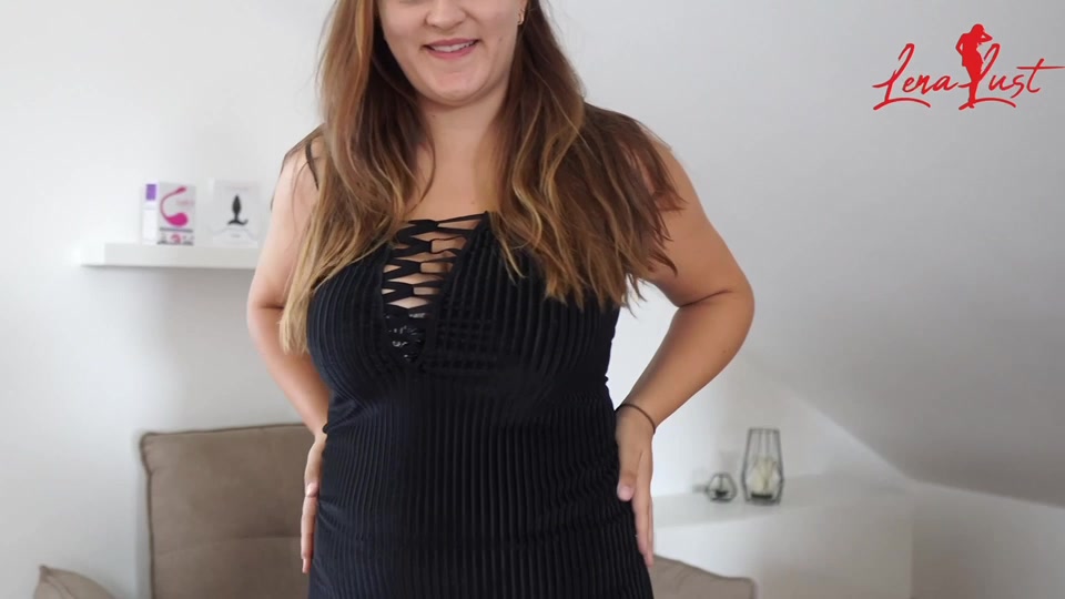 Auf mehrfachen Wunsch besorge ich es mir selbst in verschiedenen Stellungen. Erst aber wird sich der sexy Reizwäsche entledigt. 

Viel Spaß beim genießen