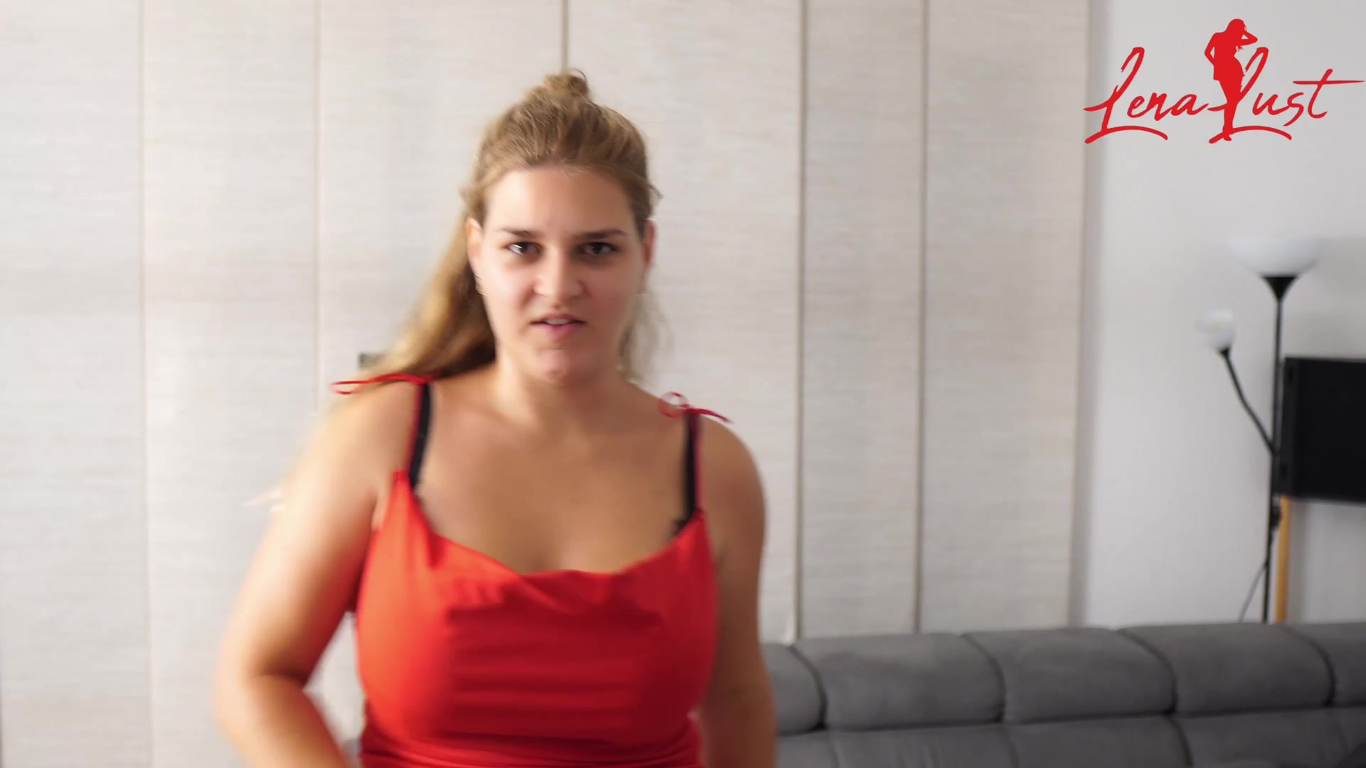 Schaue mir zu was ich in diesem Video alles schöne mit meinen Nylons anstelle. Es kommt ein Dildo dabei vor , sie werden eingeführt und und und. Sie gespannt und genieße die Zeit mit mir. 

Eure Lena