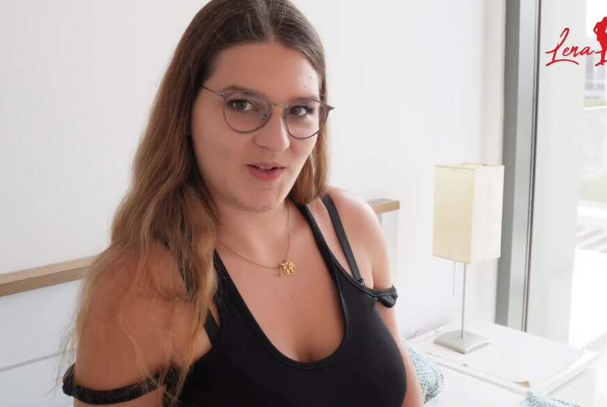 Sexy Outfit mit Toy und bis zum Orgasmus gearbeitet von LenaLust