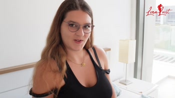 Sexy Outfit mit Toy und bis zum Orgasmus gearbeitet