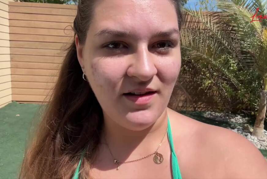 Lena auf einer eins***n Insel mit ihrem Toy von LenaLust pic2