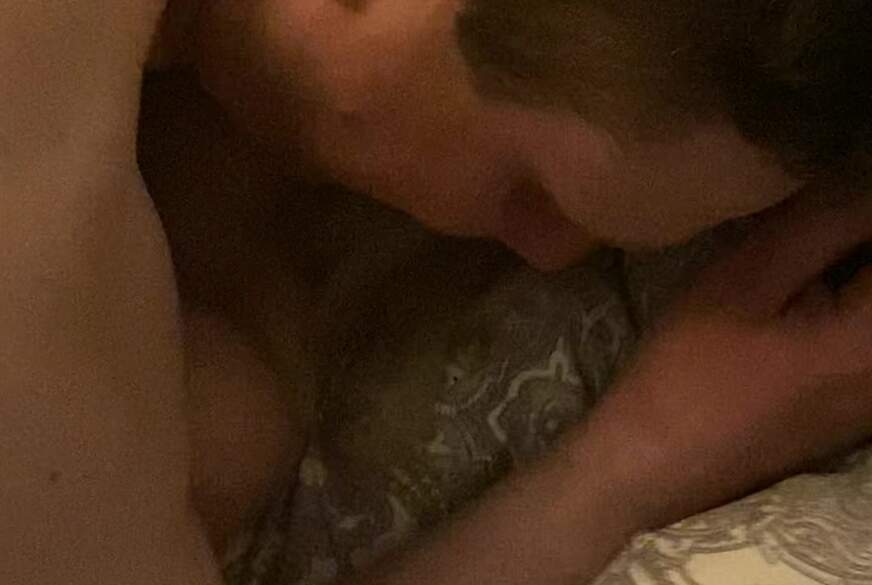 Siggi f***t meine n**se F***e richtig durch bis es klatscht von SexyKati