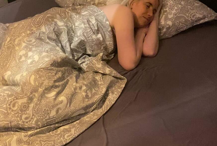 SexyKati: beim Schlafen geil geweckt...