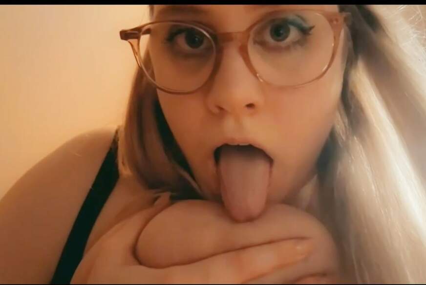 Mira_More: Ich komme auf dir drauf! Riesenbrüste, ein heißer Dildo B**wjob und ein sehr intensives Finale!