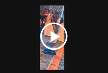 Reinige meine Füsse vom Strassendreck, selbstverständlich auch meine Zehen Zwischenräume und wenn du damit fertig bist erlaube ich dir heute das du deine Rute auf meine Füsse entleeren darfst..Bedanke dich dafür bei Deiner Herrin !!!