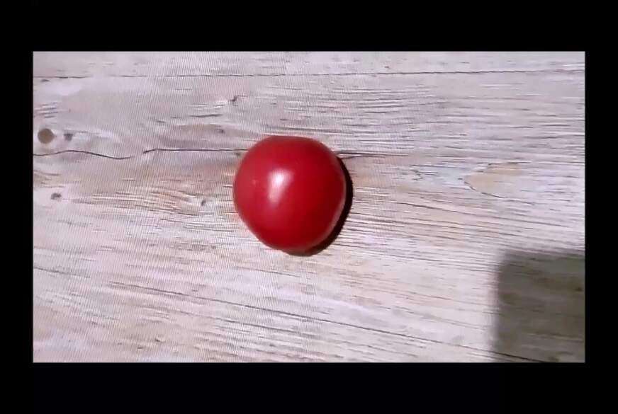 MilfSonja: Thema heute C******g einer Bio Tomate