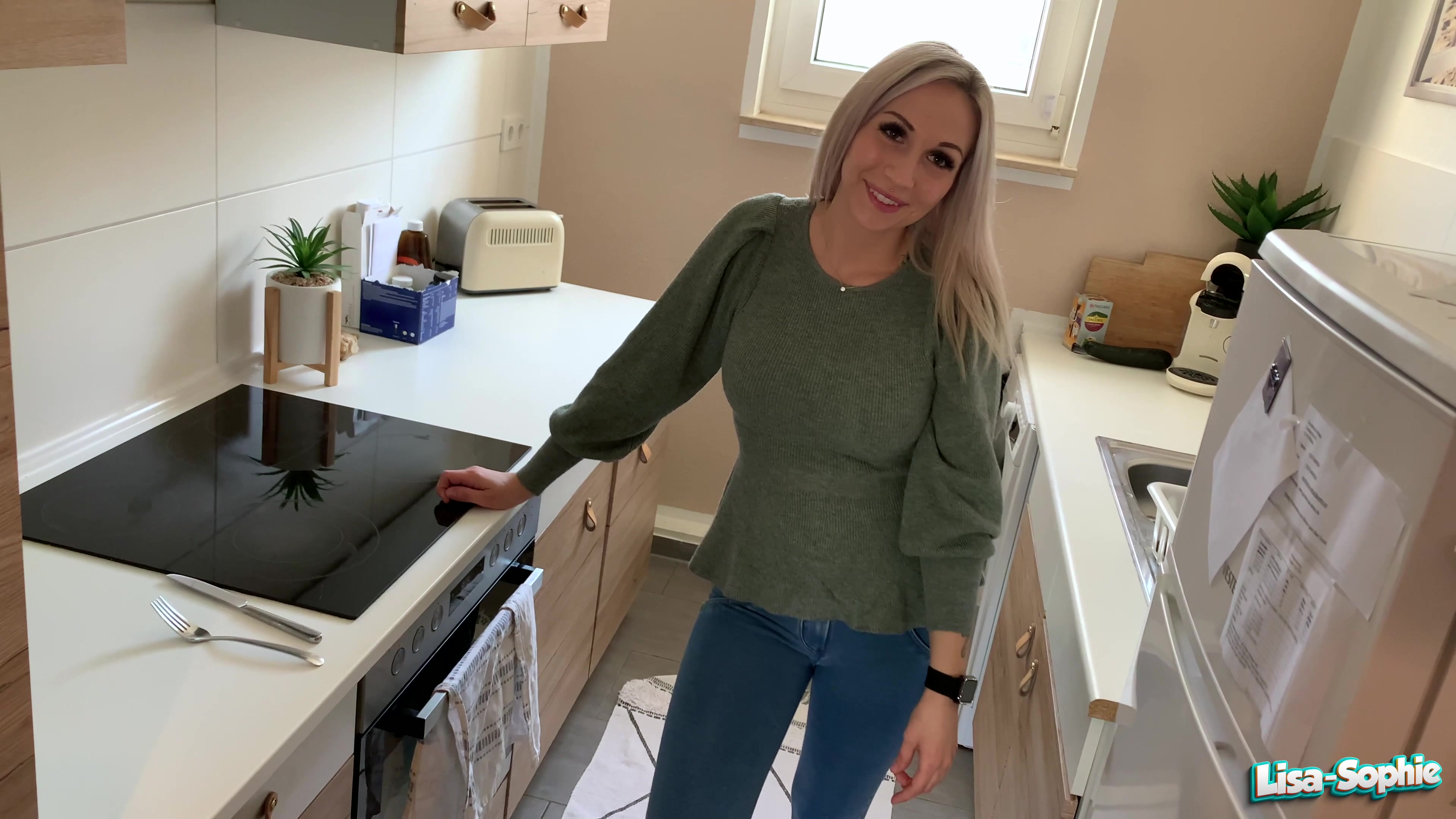 Ich wünsche dir einen wunderschönen Schniblo Tag. Heute wirst du verwöhnt, du bekommst ein saftiges Schnitzel und ich deinen saftigen Schwanz. Ich blase dir dein bestes Stück, bis du abspritzt und dein ganzes Sperma in meinen Mund spritzt. So muss das sein und er hat damit auch nicht gerechnet, als er vom Sport kam. Ich habe ihn richtig geil verwöhnt, so wie es sein muss !!! Ich hoffe du kommst heute auch noch in den Genuss !!!