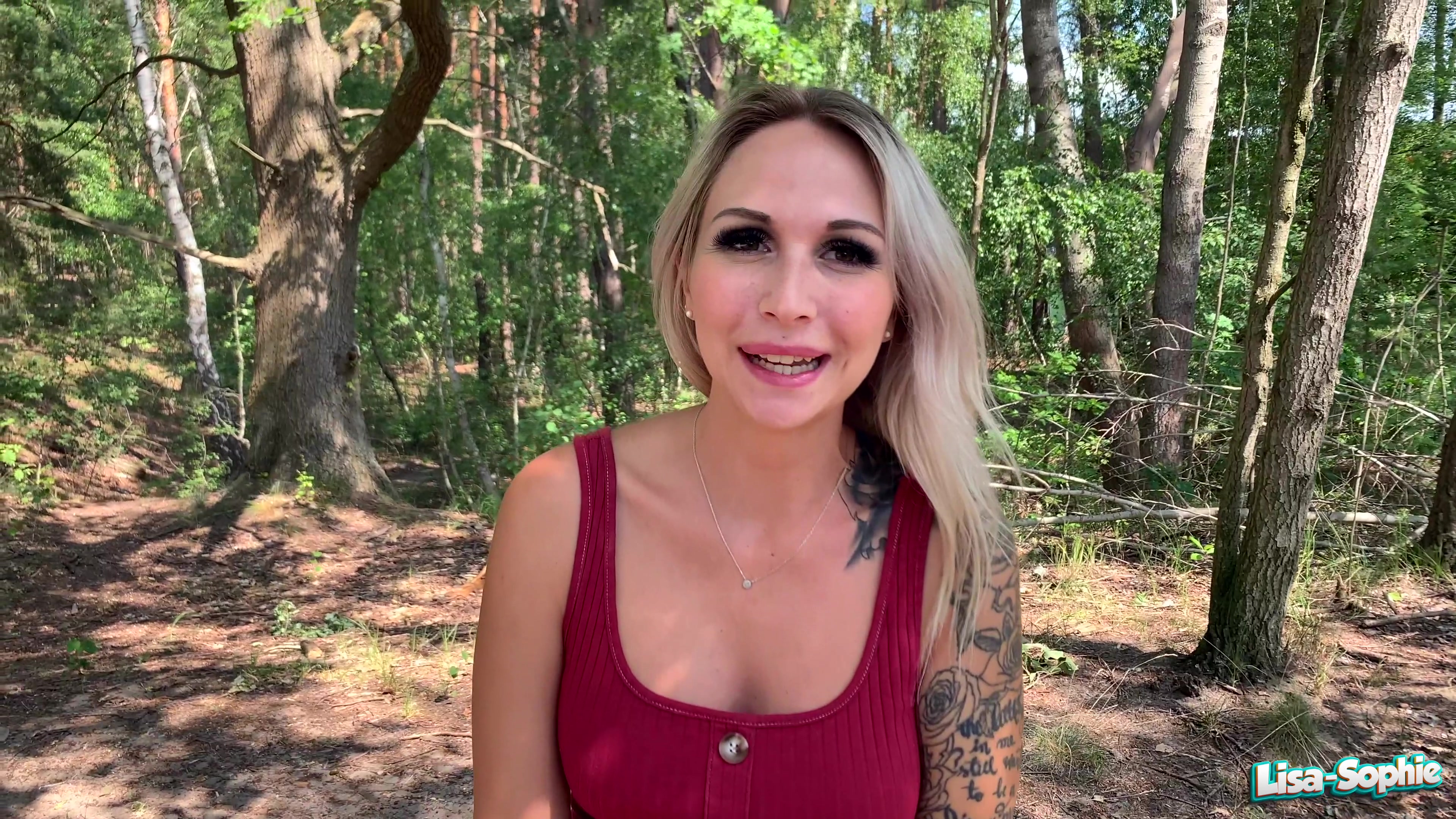 That\\\'s real Amateur Porn und deshalb wollte ich dir diesen Clip auch nicht vorenthalten. Eigentlich wollten wir etwas ganz anderes drehen, aber haben nicht damit gerechnet, dass es Zuschauer gibt und sehr viel Spass daran haben, wenn man geil fickt. So ist das aber, wenn man etwas plant, dann kommt es anders als erwartet. Er hatte auf jedenfall eine Menge Spass, dass man auch an seiner fetten Ladung Sperma sieht. Mein Fickbuddy war etwas geschockt, als er plötzlich noch mit einbezogen wurde...lol... wie hättest du reagiert, wenn dir das passiert wäre ? Hättest du weitergemacht oder aufgehört ?