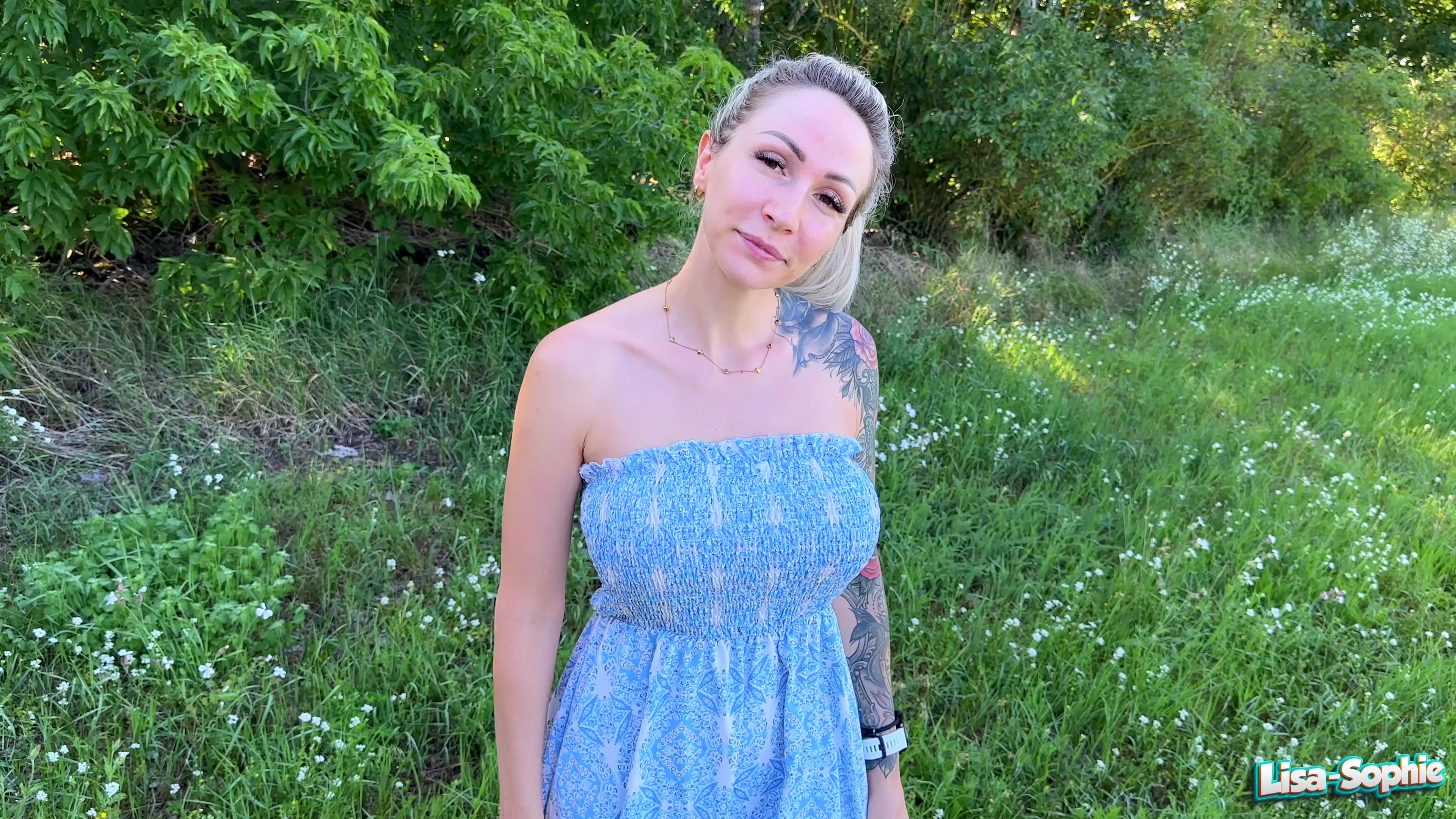 Eigentlich dachte ich, dass der Typ echt schüchtern und anständig ist aber da hab ich mich wohl getäuscht. Am Bahnhof hat er mir seine Nummer zugesteckt und machte einen echt anständigen Eindruck. Zu Hause hab ich mich natürlich gleich bei ihm gemeldet und was soll ich sagen, seine zweite Nachricht war echt ein Dickpic !!! Alter, ich dachte ich bin im falschen Film. Dazu hat er echt noch eine große Klappe gehabt und meinte, dass wäre ok so etwas zu verschicken. Der Typ hat auch noch eine Freundin und jetzt wollte ich mal sehen, wie weit er geht. Also trafen wir uns und er meinte nur Schwanz zeigen ist nicht fremdgehen. Ich kniete mich schnell in und nahm ihn in den Mund und fragte ob das jetzt fremdgehen sei ?! Der Typ war mega geschockt aber es gefiel ihm. Ich machte weiter und wollte sehen, was noch geht. Natürlich fickte er mich auch noch und das blank. Ich wollte, dass er in mich einspritzt und was soll ich sagen, er machte es auch echt... tja das war aber ein großer Fehle