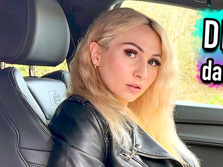 Ich wollte gerade losfahren, da klingelt mein Handy und ich bekam zwei Nachrichten. Ich dachte mir nichts dabei und als ich diese öffnete - OMG !!! Als erstes sah ich nur einen fetten harten Schwanz und darunter stand \