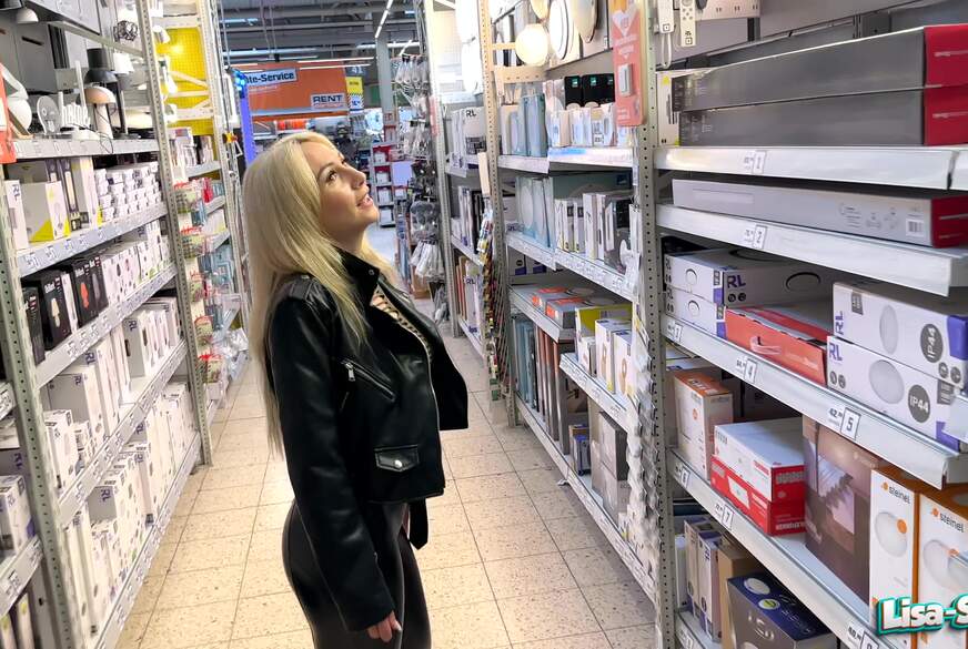 In Leggings g*****t und v***********t - mein Nachbar eskaliert auf meinem Wetlook-a***h ! von Lisa-Sophie
