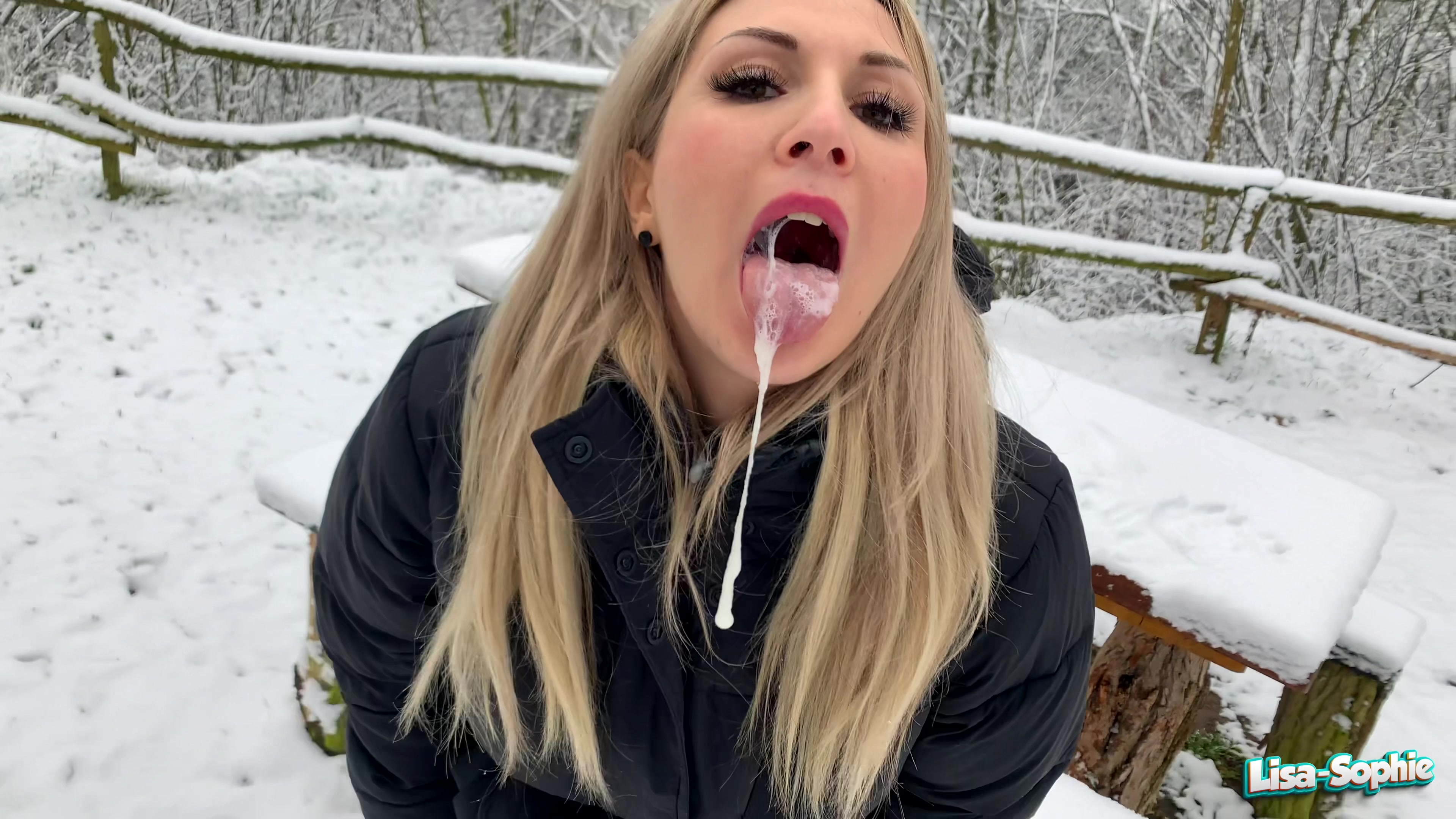 Du liebst Sperma, dann hab ich hier genau das richtige Video für dich. 100 fette Spermabomben für mich. Saftige Creampies, geile Cumshots und jede Menge Gesichtsbesamungen und das alles in einem einzigen Video. Dabei geht es anal, outdoor oder public zur Sache und die weiße Sauce spritzt nur so herum. Eine hammer geile Compilation mit 100%iger Abspritzgarantie. Es sind wirklich 100 geile Explosionen in einem Video vereint !!!