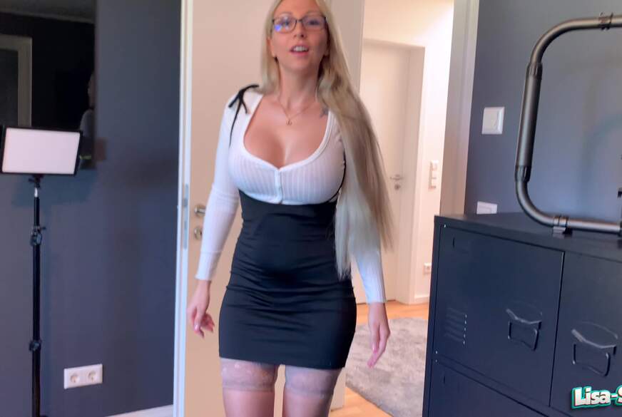 Lisa-Sophie: Die C******e Sekretärin - in High Heels auf dem Schreibtisch g*****t !