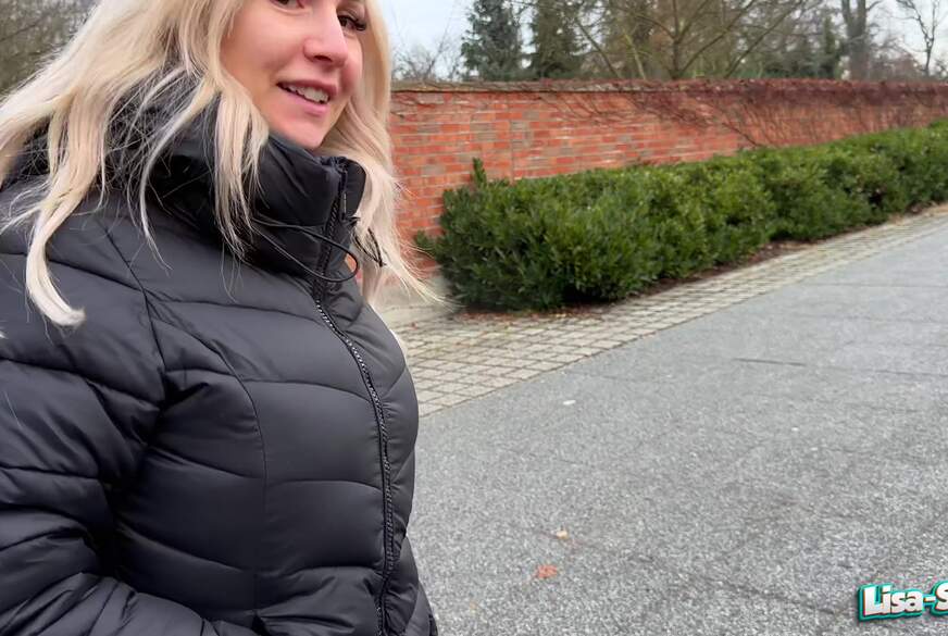 Lisa-Sophie: Riskanter S****t F**k mitten in der vollen Therme!