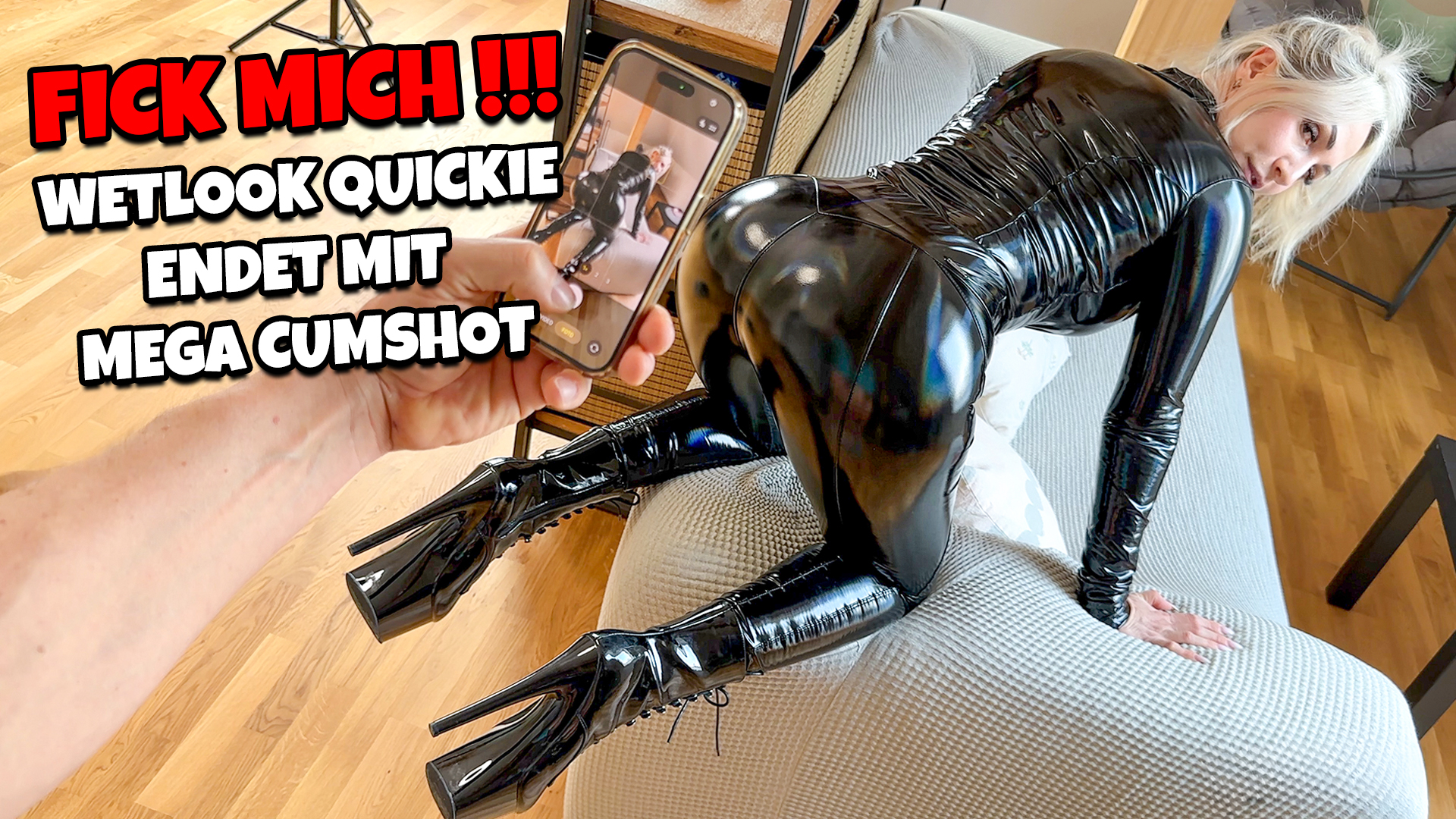 FICK MICH !!! Wetlook Quickie endet mit Mega Cumshot Ich war gerade dabei neue Bilder in einem sehr heißem Outfit zu machen. Ich hatte meine Shiny Wetlook Leggings an, dazu den passenden Body und meine meter hohen High Heels. Da ging die Tür auf und eigentlich wollte er mir eine Frage stellen, eigentlich. Ich weiß, dass er genau auf solche Outfits steht und das merkte man ihm sofort an. Er brachte kein Wort mehr raus und die Beule in der Hose wurde immer größer. Sehr praktisch für meine Fotos, so konnte ich gleich noch die FSK18 Bilder shooten. Erst gab es seinen Schwanz in meinem Mund und dann wurde in dem Outfit gefickt. Es fühlte sich so gut an und er hatte auch seinen Spass. Zum Finale gab es noch einen Mega fetten Cumshot. Also eine richtig krasse Ladung Sperma. Er schob ihn dann auch noch einmal langsam rein um den letzten Tropfen los zu werden .... der Fick war mega und die Bilder sind echt gut geworden :)