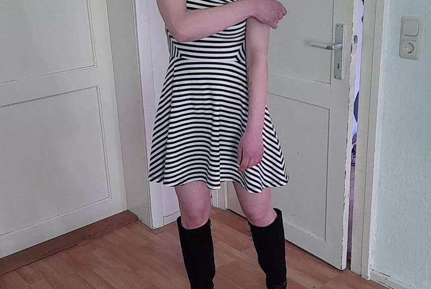 Bunnygirl99: Kleid ausziehen