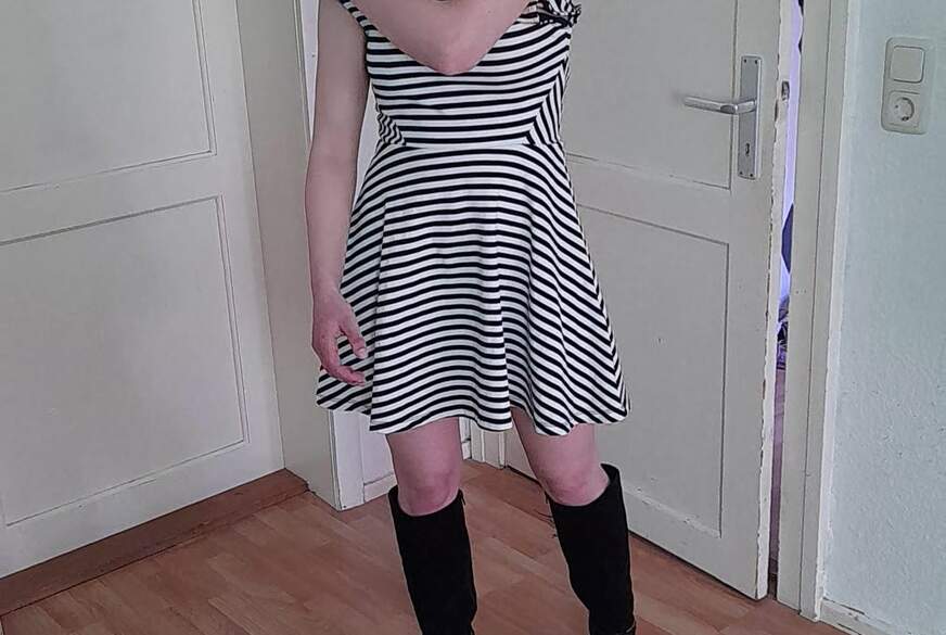 Bunnygirl99: Kleid ausziehen