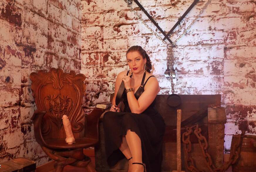 S*****z- und Hodenz********g durch mein Paddel von DominaJulina