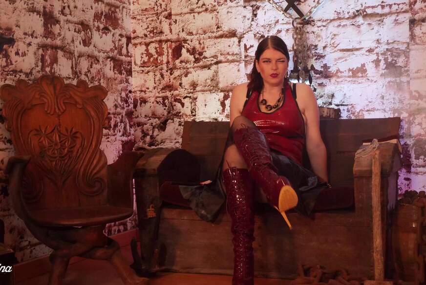 Schlucke dein S****a für die strenge Gouvernante von DominaJulina pic4