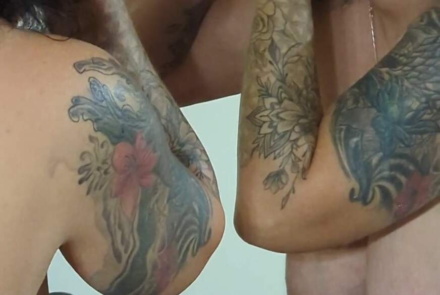 xhotdreams: Nackt-mit-meinen-85G-Naturtitten-vor-dem-Spiegel-schminken