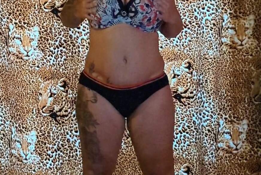xhotdreams: Geiles SB Video mit Dildo im Bikini! Behaarte M****i und ich rauche dabei!