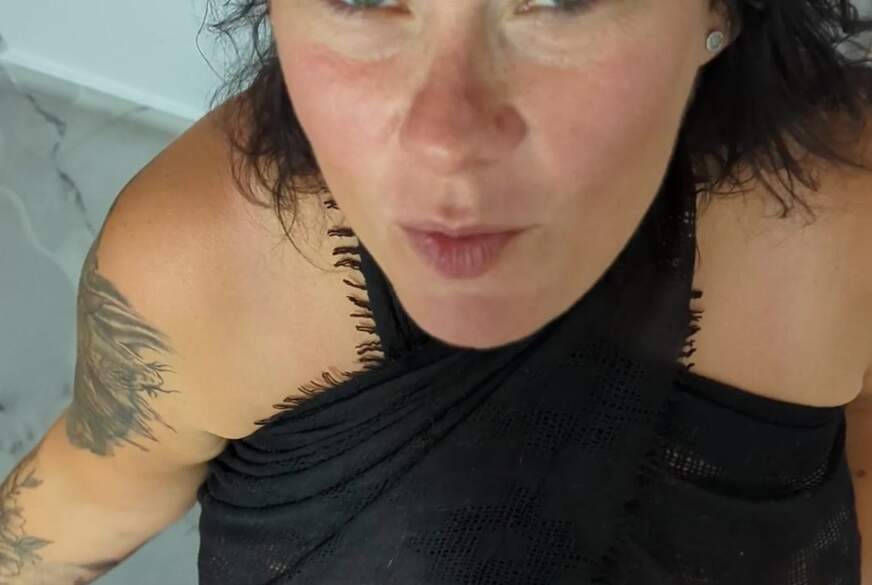 xhotdreams: Raucherfetisch. Geil g******n mit Zigarette. Geile deutsche tätowierte Amateur Milf!