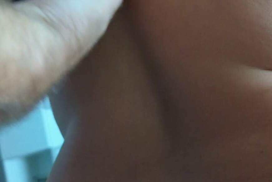 xhotdreams: Probiere nackt mehrere Outfits an und kommentiere es! 10 Minuten. 85G Titten. Tattoos. Geil.