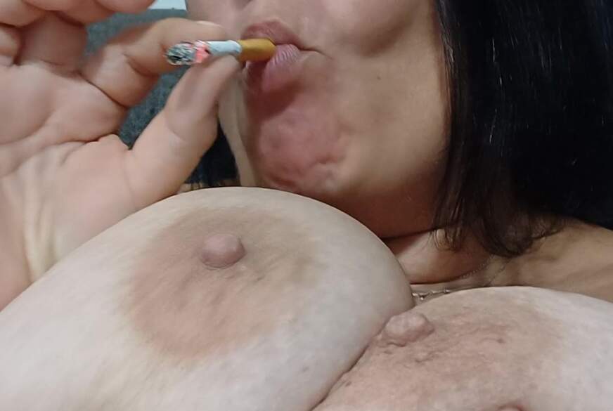 xhotdreams: Raucherfetisch! Geiles SB Video mit Zigarette! M****i, Titten, Rauchen!