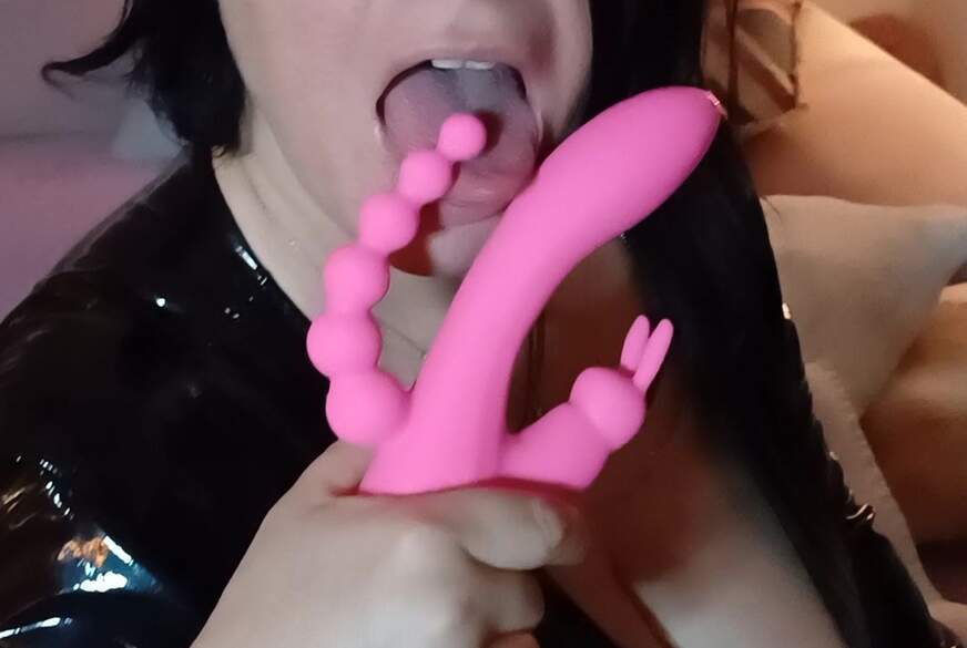 xhotdreams: Neuen 2-l**h Dildo zum ersten mal ausführlich getestet! Geiles Latexoutfit!