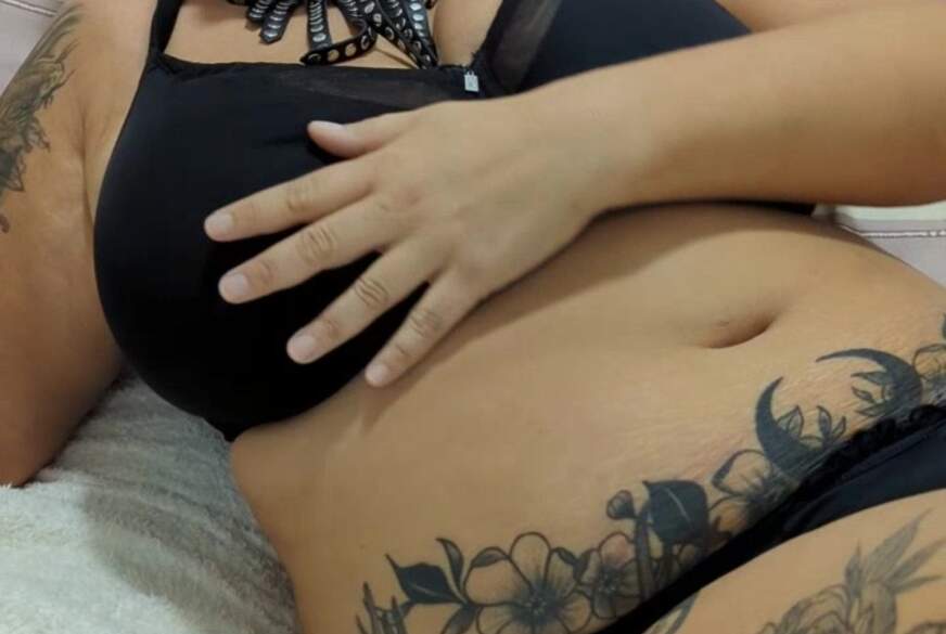 xhotdreams: geile W***sanweisung mit Schwerpunkt Titten. black Dildo, S****t, 85G Titten.