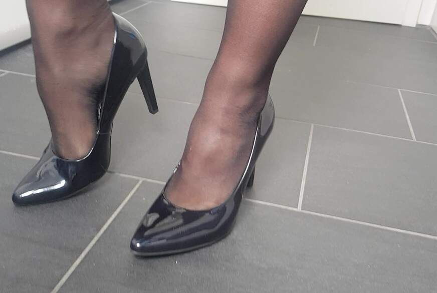 MissMistress: LACK HEELS, Nylonbeine und noch etwas mehr was dir den Verstand raubt