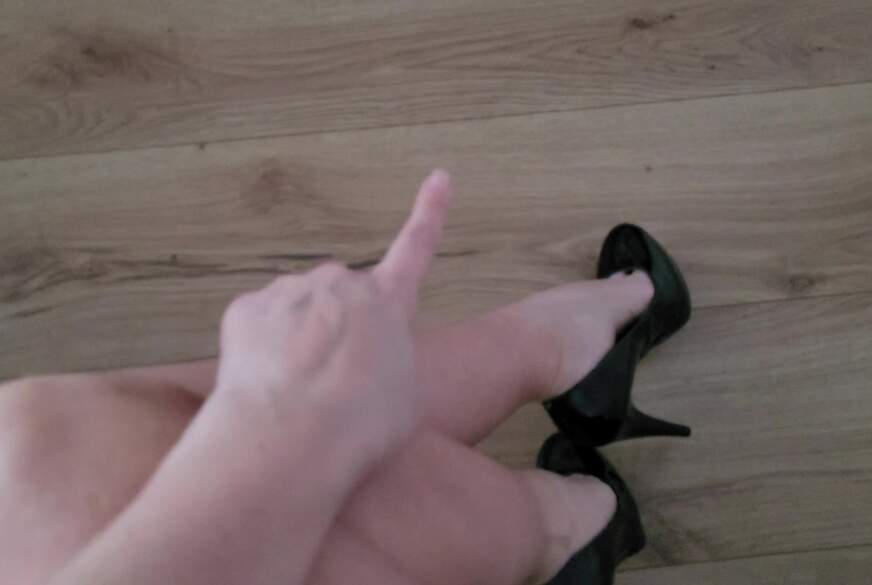 MissMistress: Stark Getragenen Schlüpfer mit Heels verfüttern