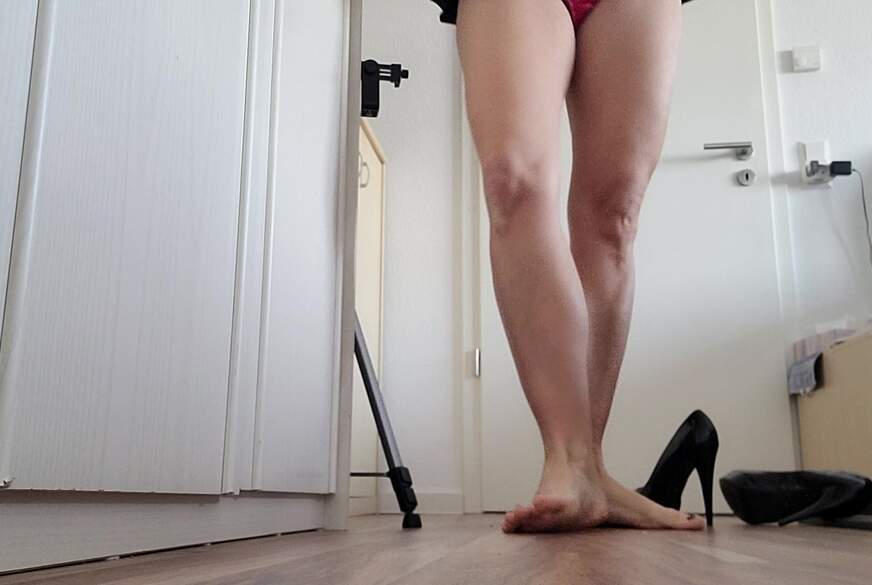 A***h Anbetung im Latexrock von MissMistress pic2