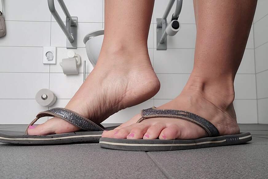 MissMistress: Dirty NS auf dem Boden