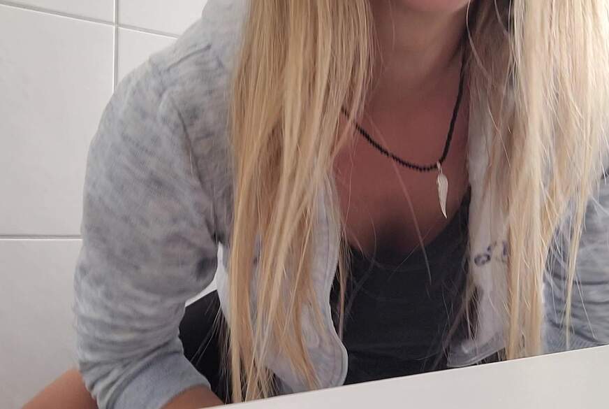 MissMistress: Wunderschönes NS mit süßem K*o P**ier und f*****en Cremigen Höschen