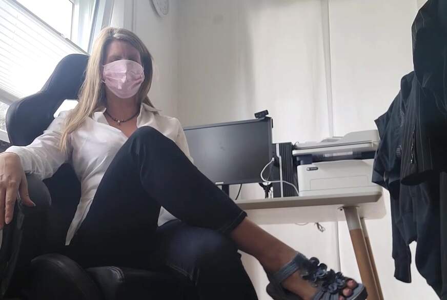 P****ologin s*****t Looser vor was sie für richtig hält von MissMistress pic1