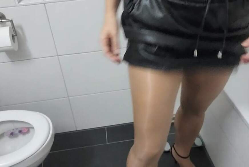 MissMistress: A******n von der Nylongöttin in Heels