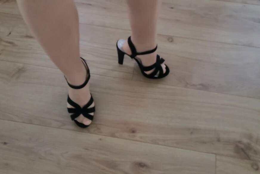 MissMistress: Viel M****is*****m im Fetisch Outfitt, den P***ys**t abgel***t