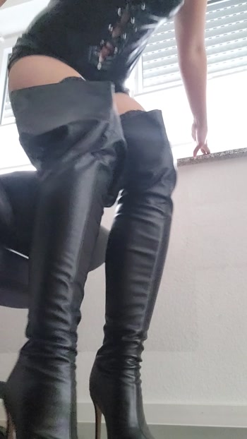 Kontrolle über dich in heftig geilen Overknees