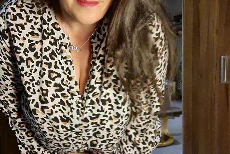 LadyMercedes: SB mit dem Dildo nach dem Strip