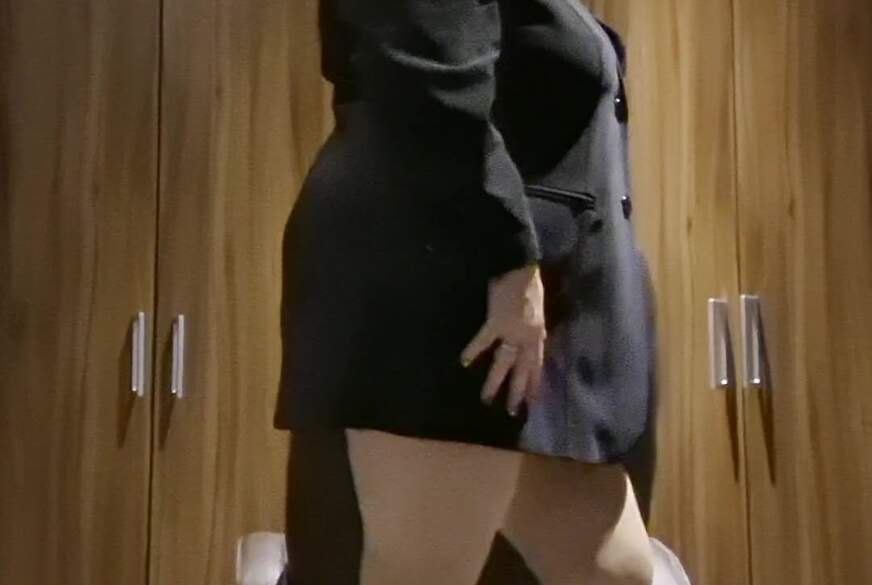 LadyMercedes: Strip in feinen Strumpfhosen