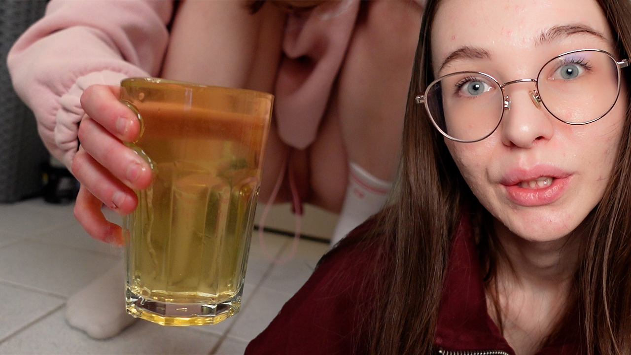 Ich nehme dich eine Woche mit auf Klo und Piss dir das Glas randvoll, denn bei mir ist das Glas immer voll! Haha… also Prost, genieß es bis auf den letzten Tropfen!