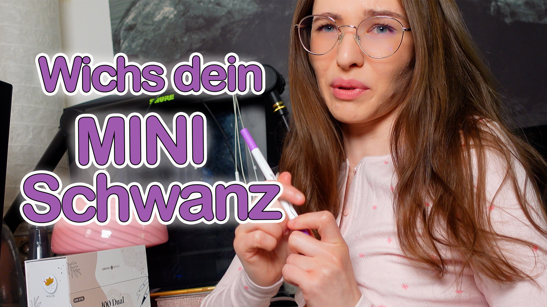 DIE DOMINANTE EMMI!!?? DU und dein Schwanz werden gehorchen! Ja, auch ich kann man Dominant und Bestimmend sein. Ich sage wo es lang geht und du wirst deinen kleinen Mini Schwanz schön für mich wichsen und abbinden, ist das klar? Bereite doch vor und mach was ich sage, ich will danach kein Mimimi hören, das langweilt mich. Bist du würdig?