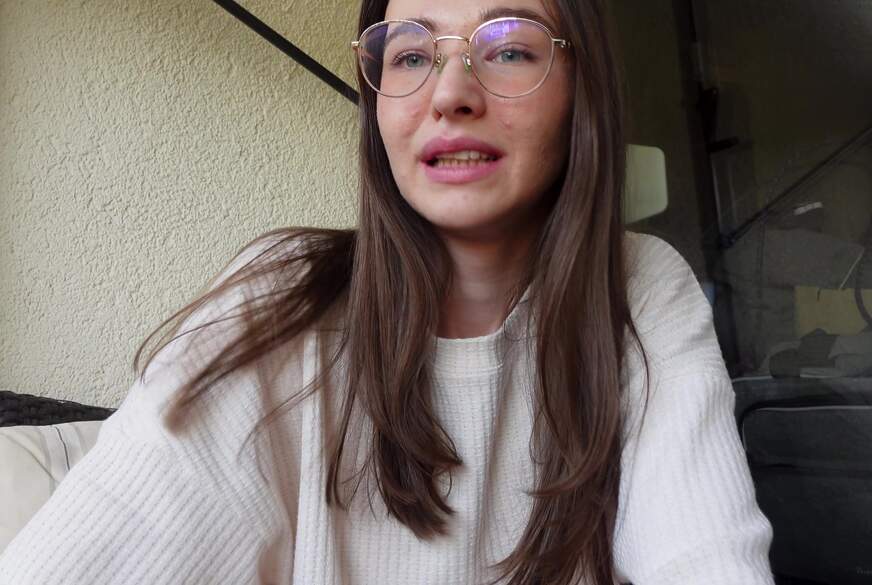 Emmi-Hill: Ich F****r meine XXL S*********n durch die Nylon Strumpfhose!