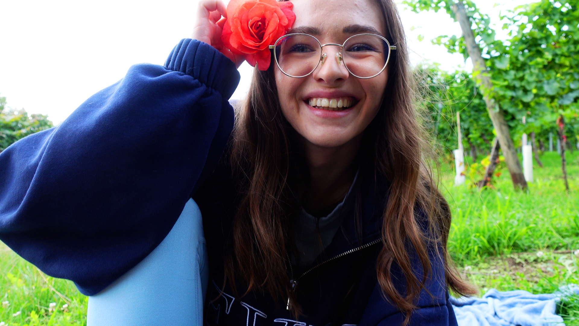 Mitten im grünen und ich spreche nur mit dir, ich leite dich an wie du deinen Schwanz für mich wichsen sollst! Schritt für Schritt sage ich dir was deine Hand zu tun hat! Lässt du dich mit mir auf das kleine Spielchen ein?