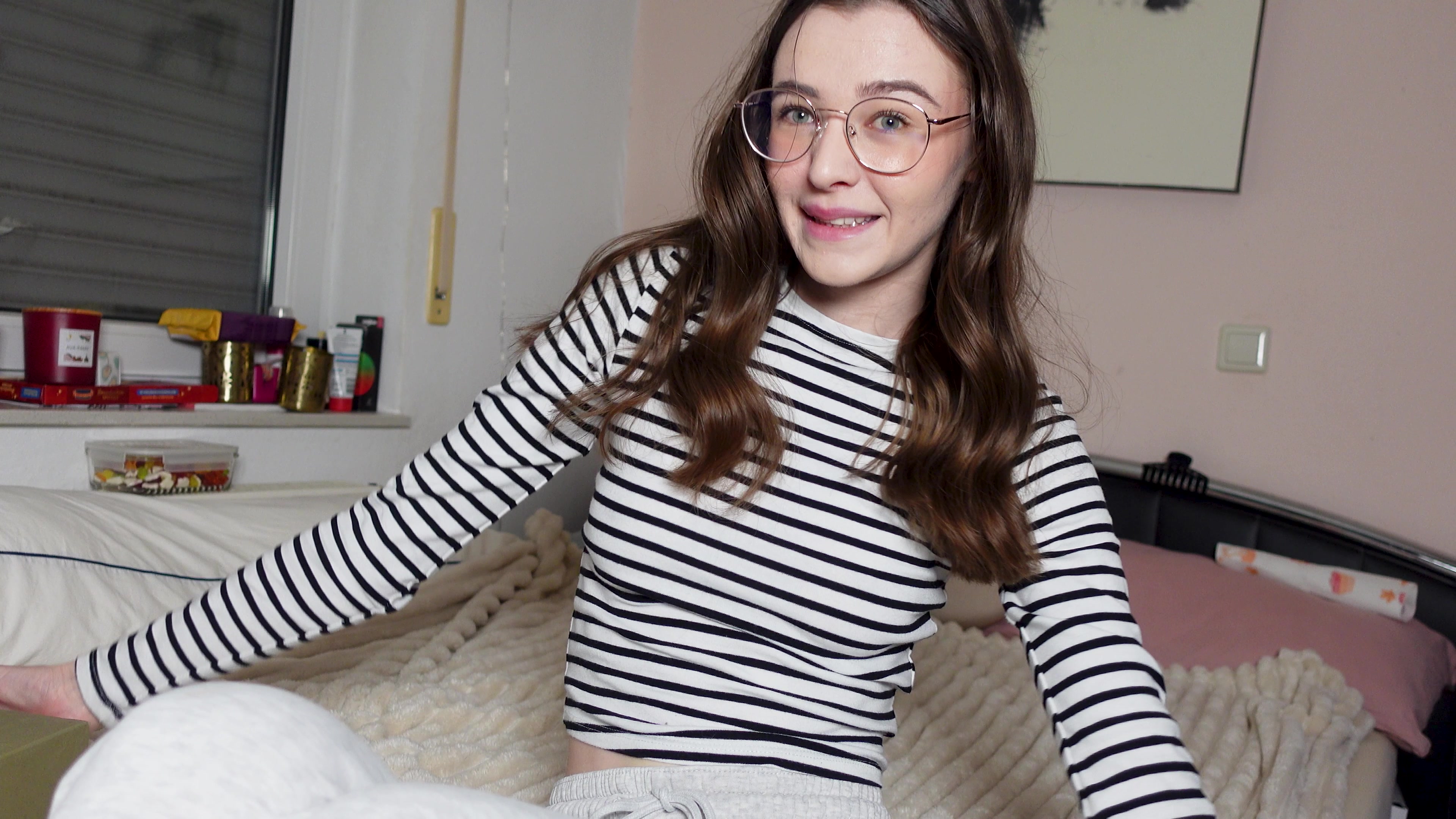 Gib mir ein S – S, gib mir ein Q – Q… ach lassen wir das und lassen lieber die Toys auf und in meiner Pussy tanzen bis sie von alleine SQUIRT schreit!