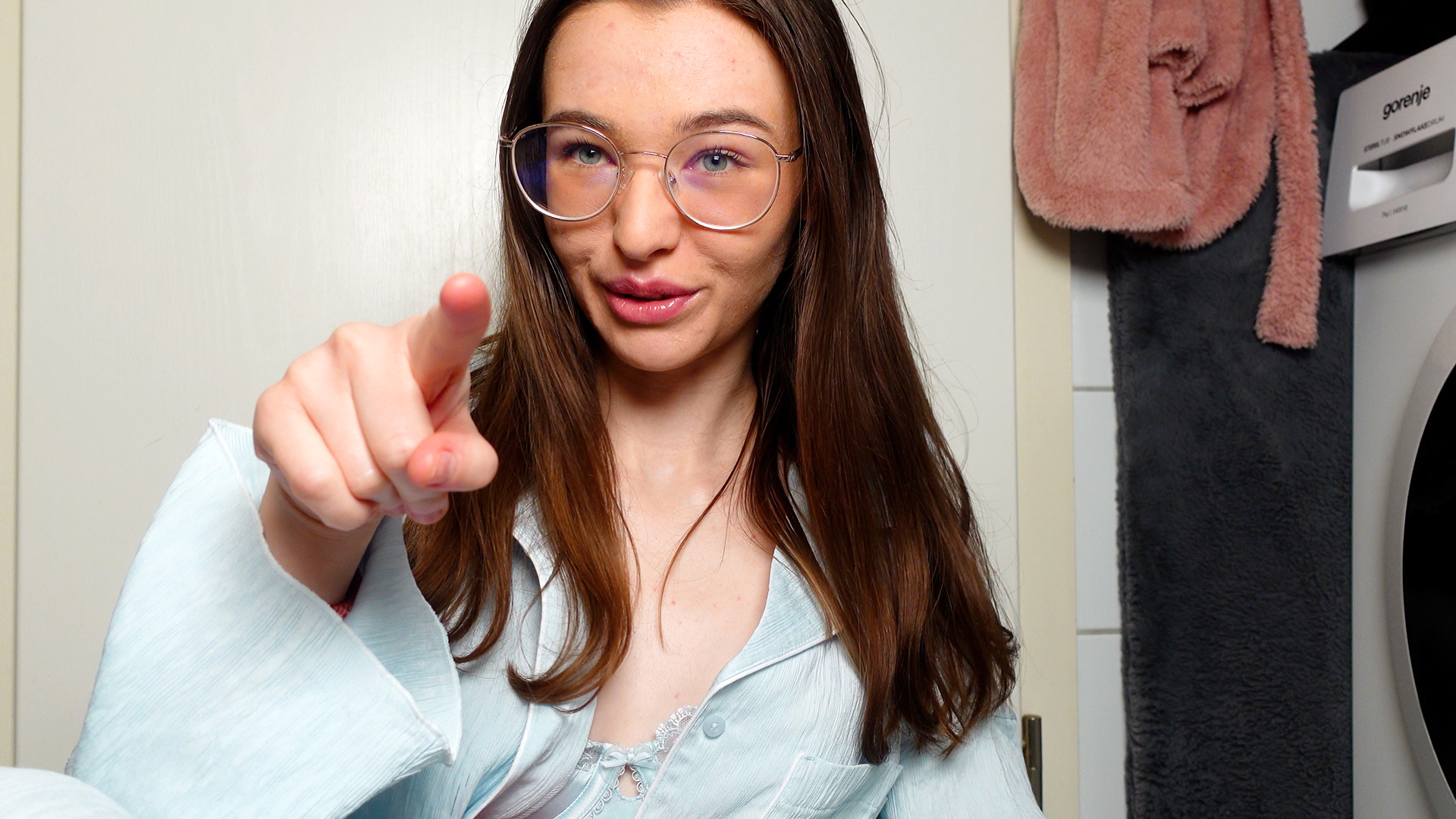 Und dabei sage ich DIR was wie du deinen Schwanz zu wichsen hast! Wichsanleitung mit Bürsten Aktion! Ich Wichse wie früher und du so wie ich es will! Ja das gefällt mir und ich weiß das es dir auch gefällt!