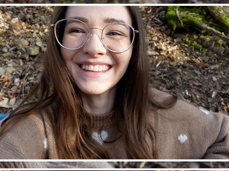 Bei 12° hat mein kleiner Outdoor Fetisch meine Frostbeuligkeit besiegt und ich wollte einfach mal wieder die Sonne auf meiner Pussy spüren. Kommst du mit mir in den Wald? Ich habe ein lauschiges Plätzchen gefunden wo wir ganz ungestört sind!
Mein schöner Fleischiger Schmetterling breitet die Flügel aus und genießt die Sonne… und die Finger, wie sie immer weiter penetrieren! So kann man(n) es draußen gut aushalten, jetzt ist nur die Frage wie lange hältst du es aus, ohne abzuspritzen? Hihi