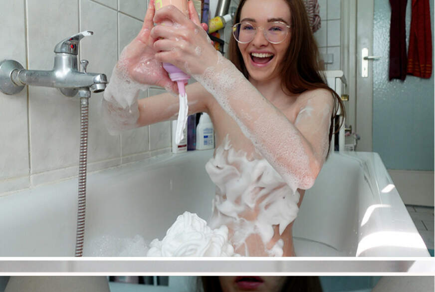 GESTÖRT BEIM MASTURBIEREN! von Emmi-Hill